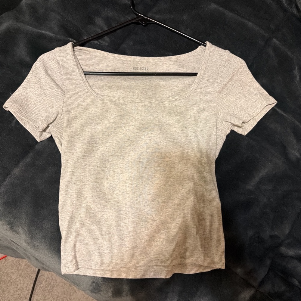 Hollister Heather Gray Short Sleeve Tee